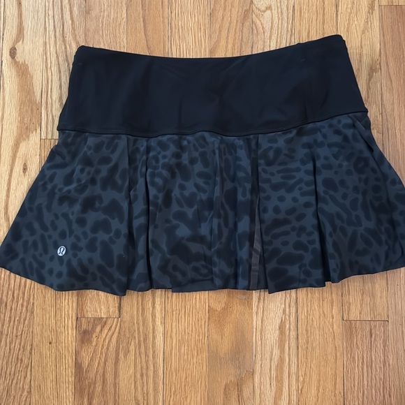 Lululemon sz 6 tennis skirt with shorts lining Black Leopard Print skirt VGUC - Picture 2 of 5
